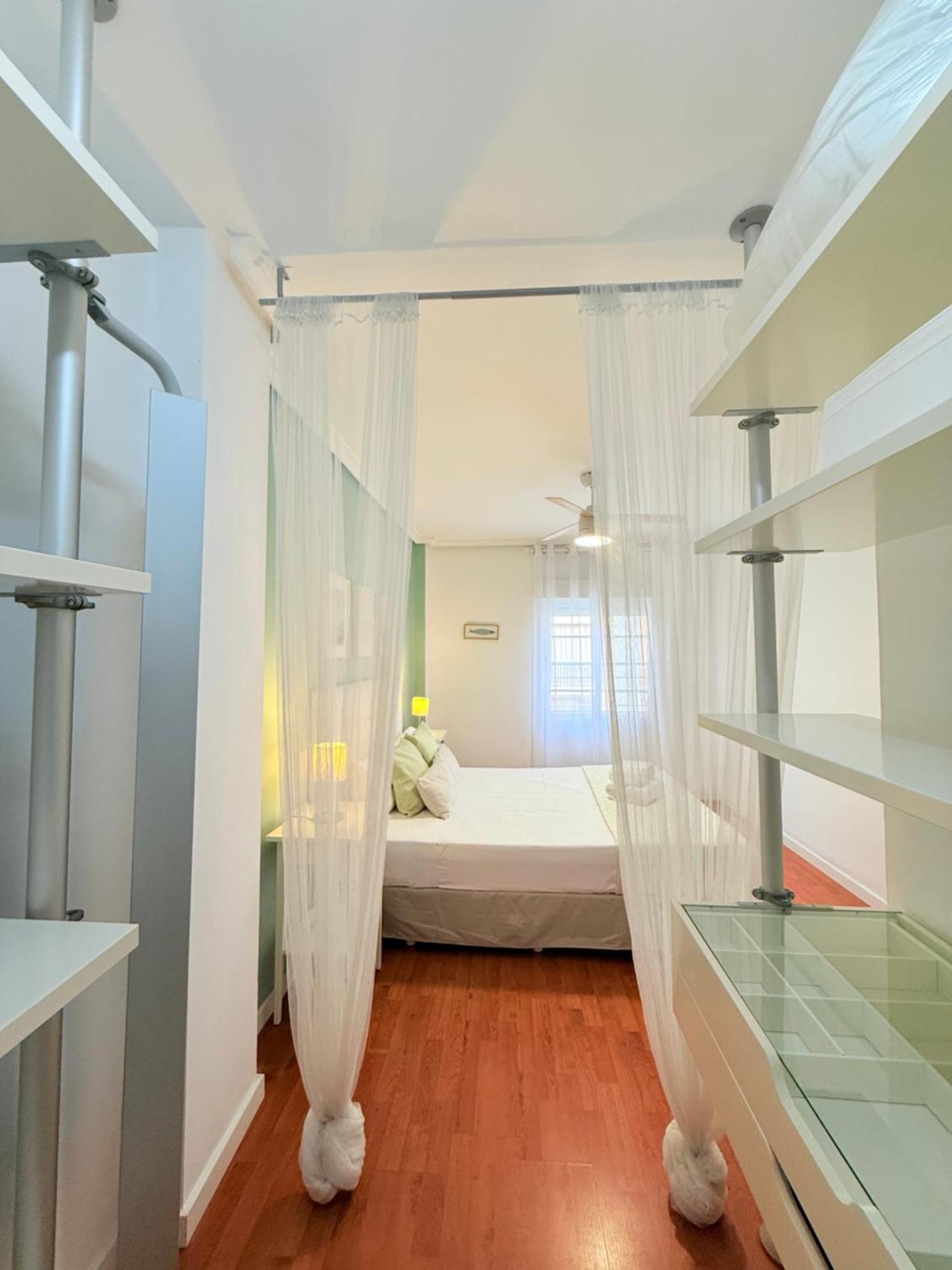 Travel Habitat Mestalla Valencia Eksteriør billede